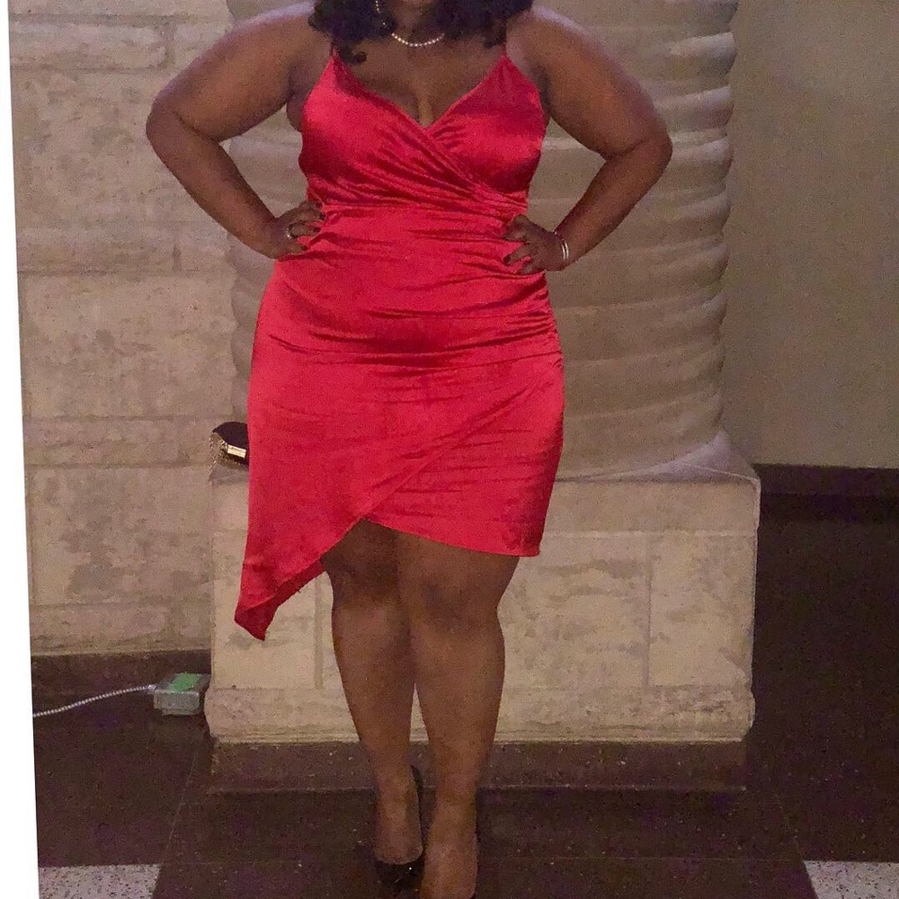 Pretty Little Things - Red Hot Dress